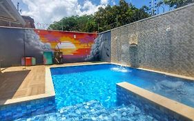 Casa com Piscina e 3 Quartos Climatizados 8km do Centro